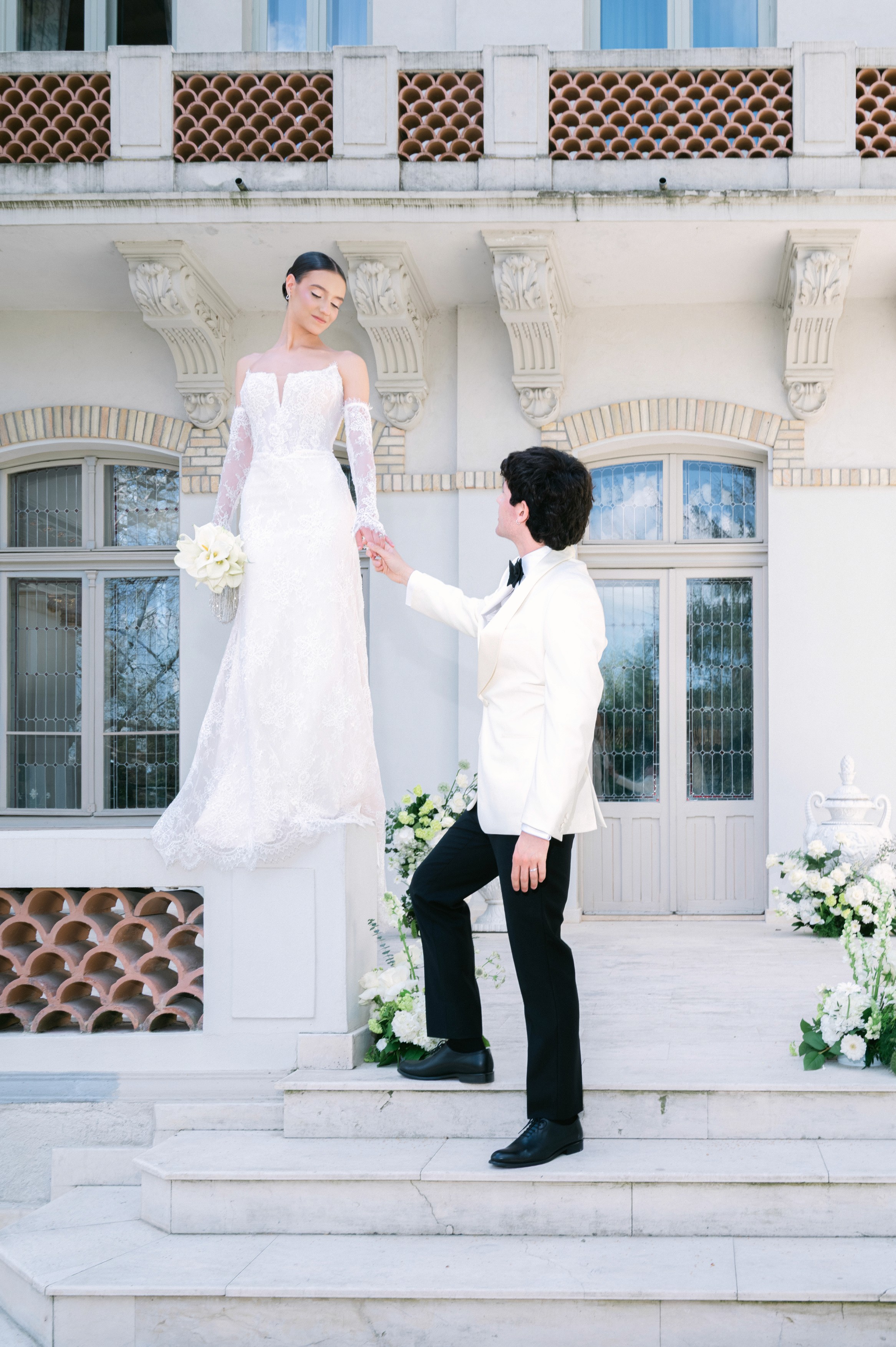 mire privind rochia de mireasă înainte de ceremonie, detalii elegante, Domeniul Manasia