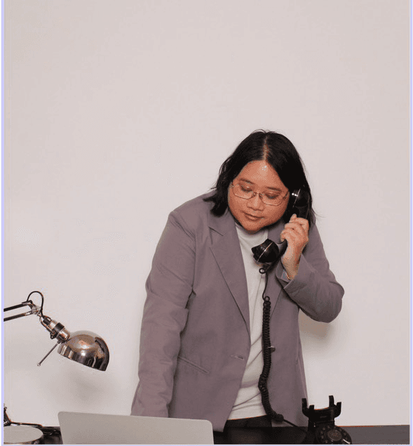 Laura Bounyarith, brand designer et directrice artistique spécialisée en identités de marque pour les secteurs beauté, restauration et lifestyle