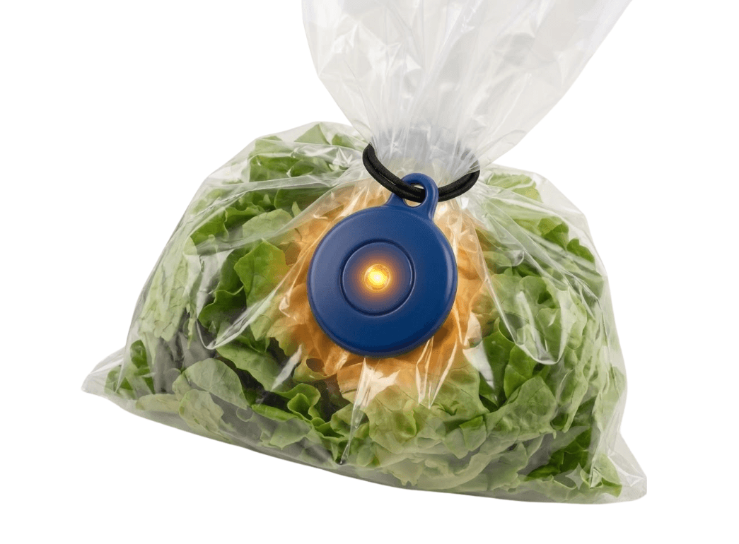 Mai più Skaduto NFC and LED expiration alert clip attached to a food bag