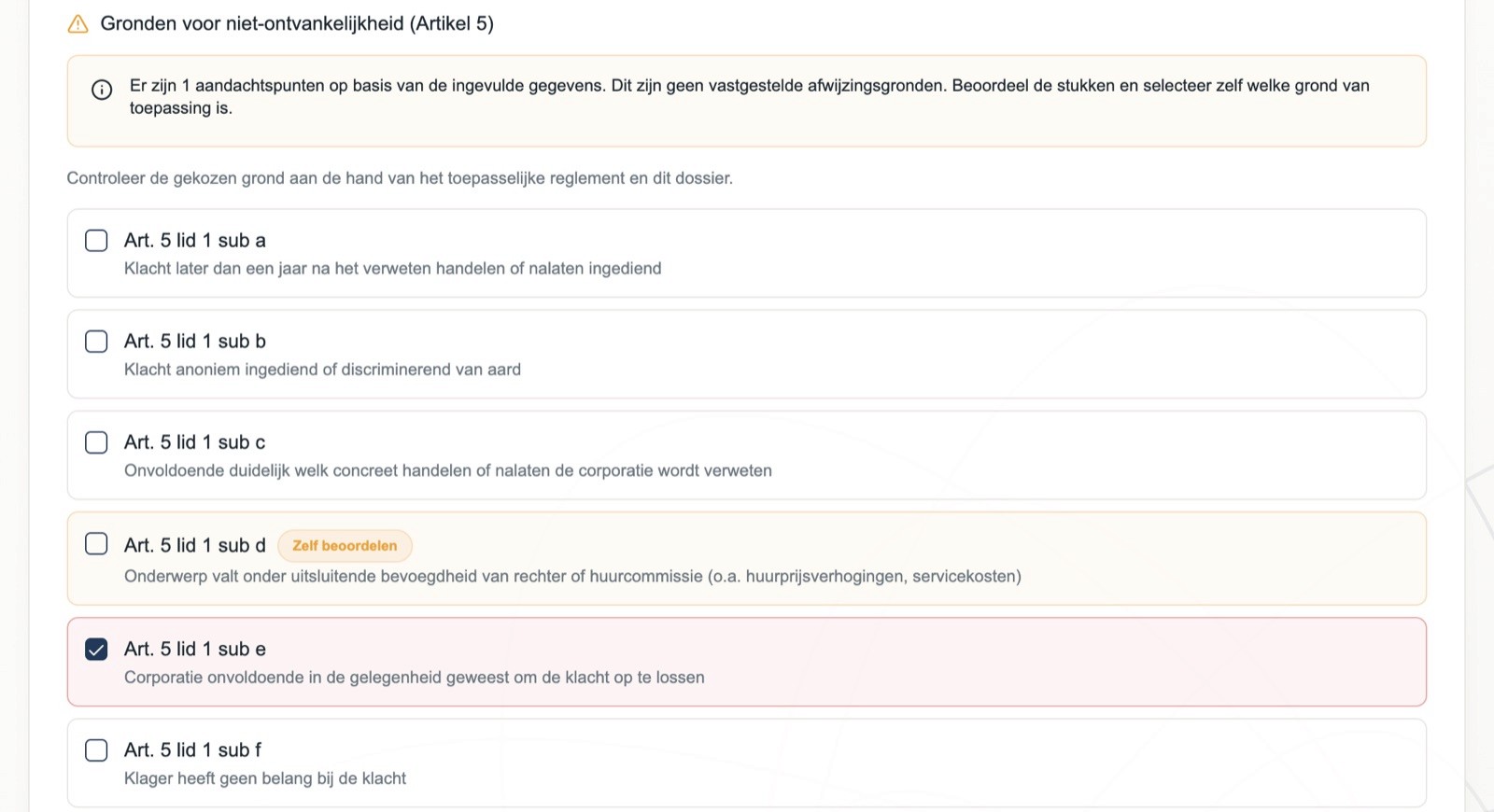 De gronden voor niet-ontvankelijkheid (Artikel 5) bij zaak KC-2026-00072, zoals de voorzitter ze ziet: grond a tot en met f met de tekst uit het reglement, bij grond d de markering Zelf beoordelen, en grond e aangevinkt.