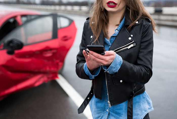 Frau ruft M&S für KFZ - Gutachten an