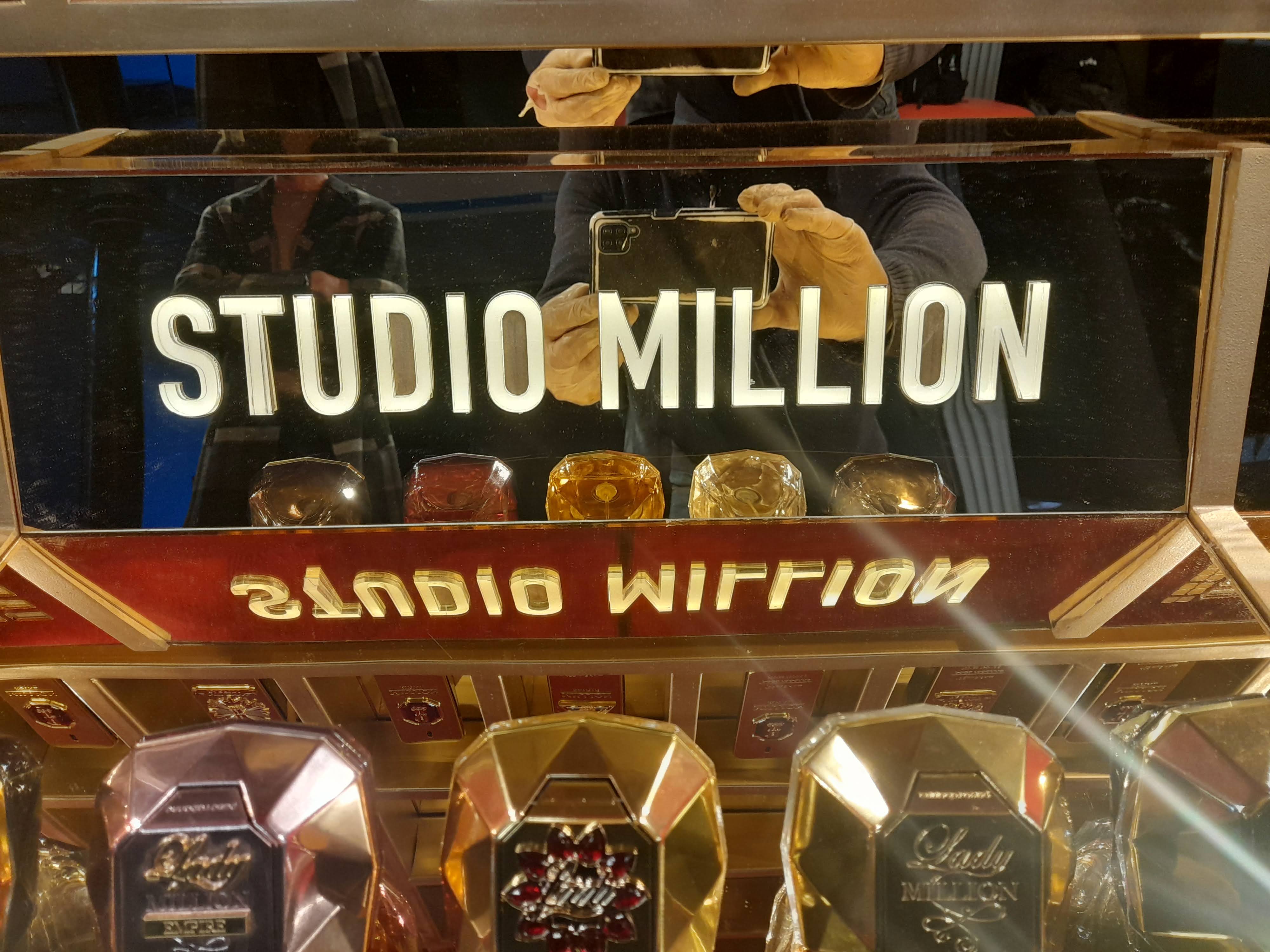 Diseño y fabricación de stands comerciales temáticos para activaciones de marca y ferias corporativas.