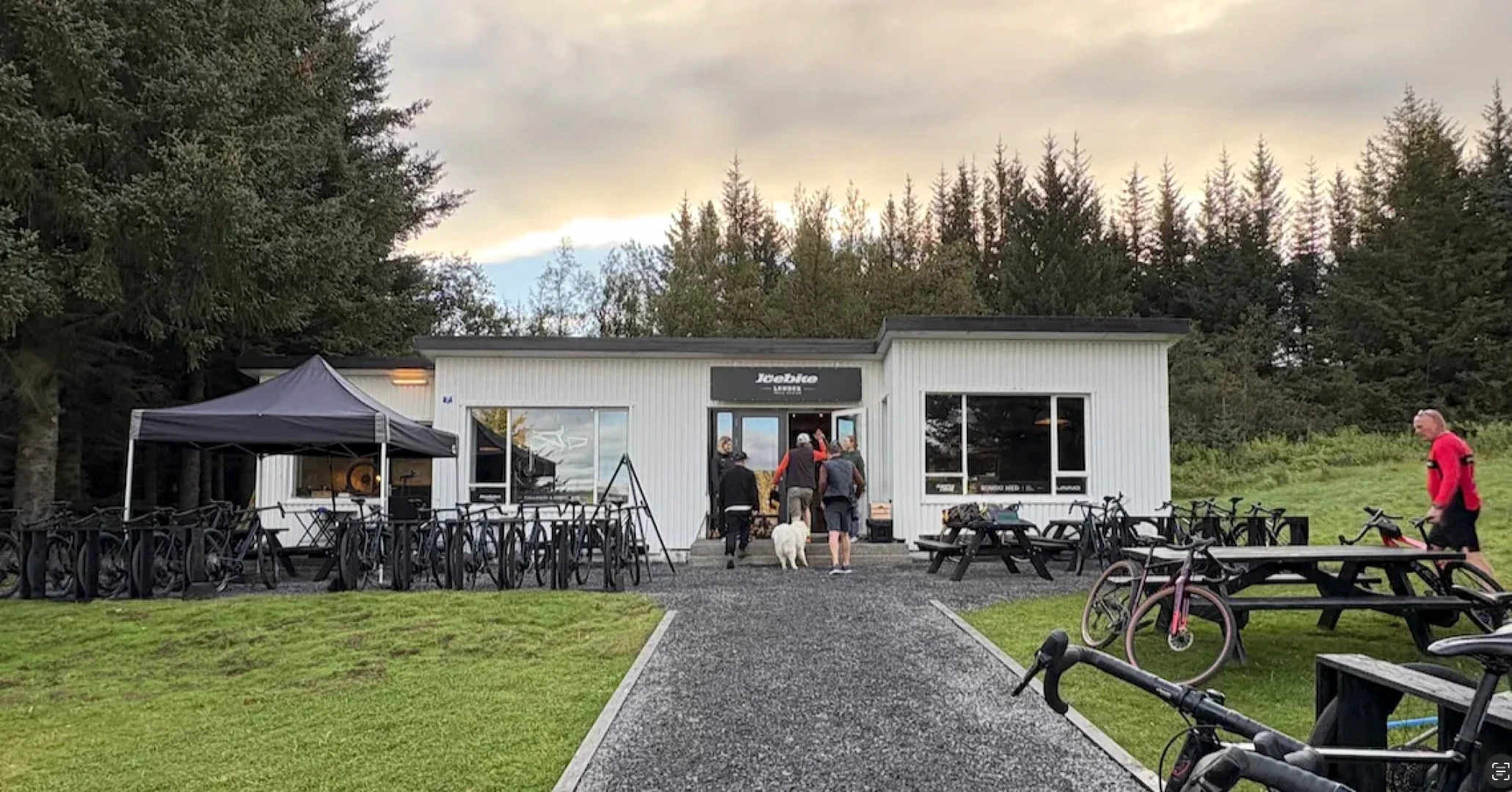 Exterior building of Icebike Trailcenter in Lundur