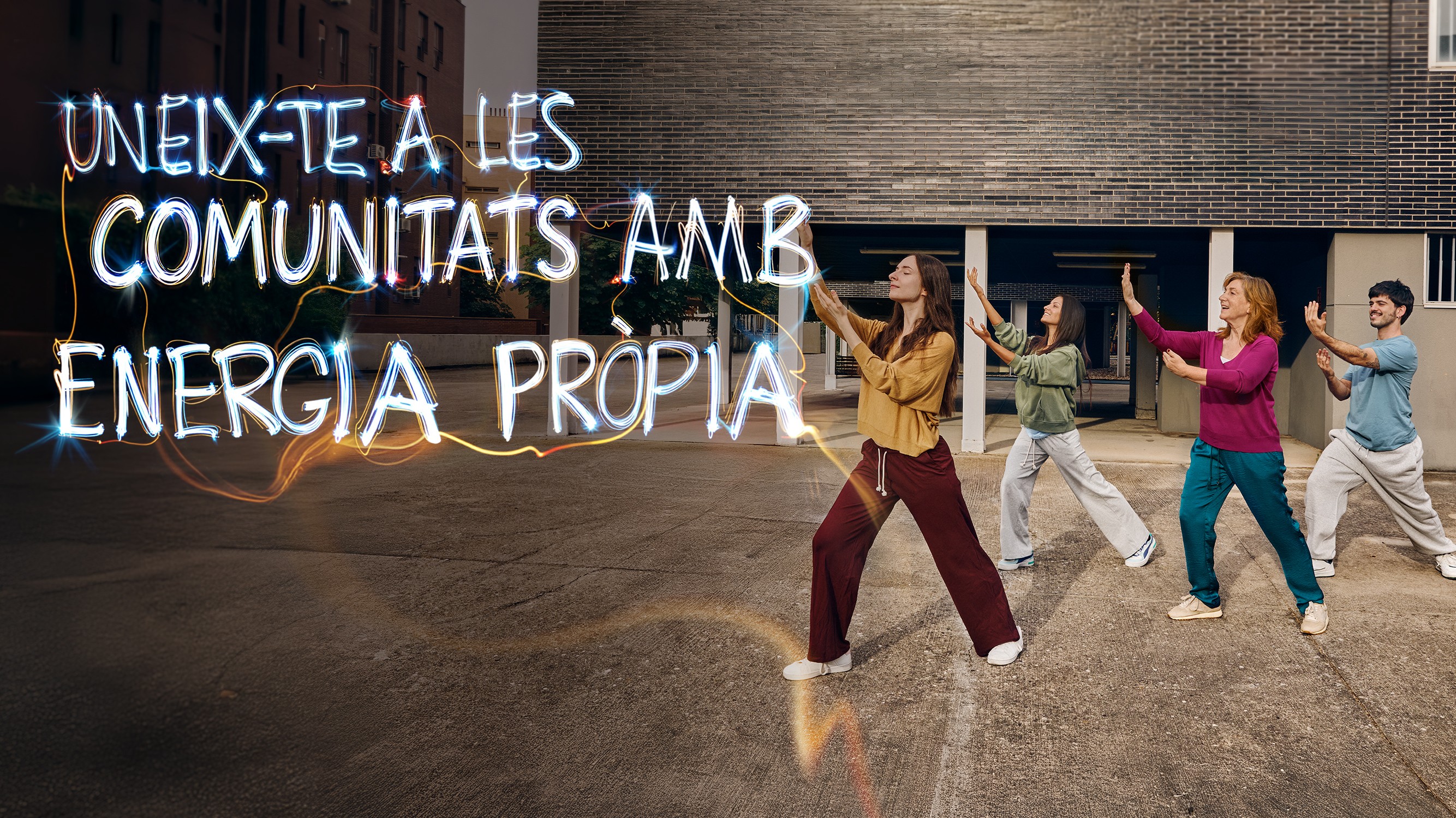 grupo de personas haiendo ejercicios exterior