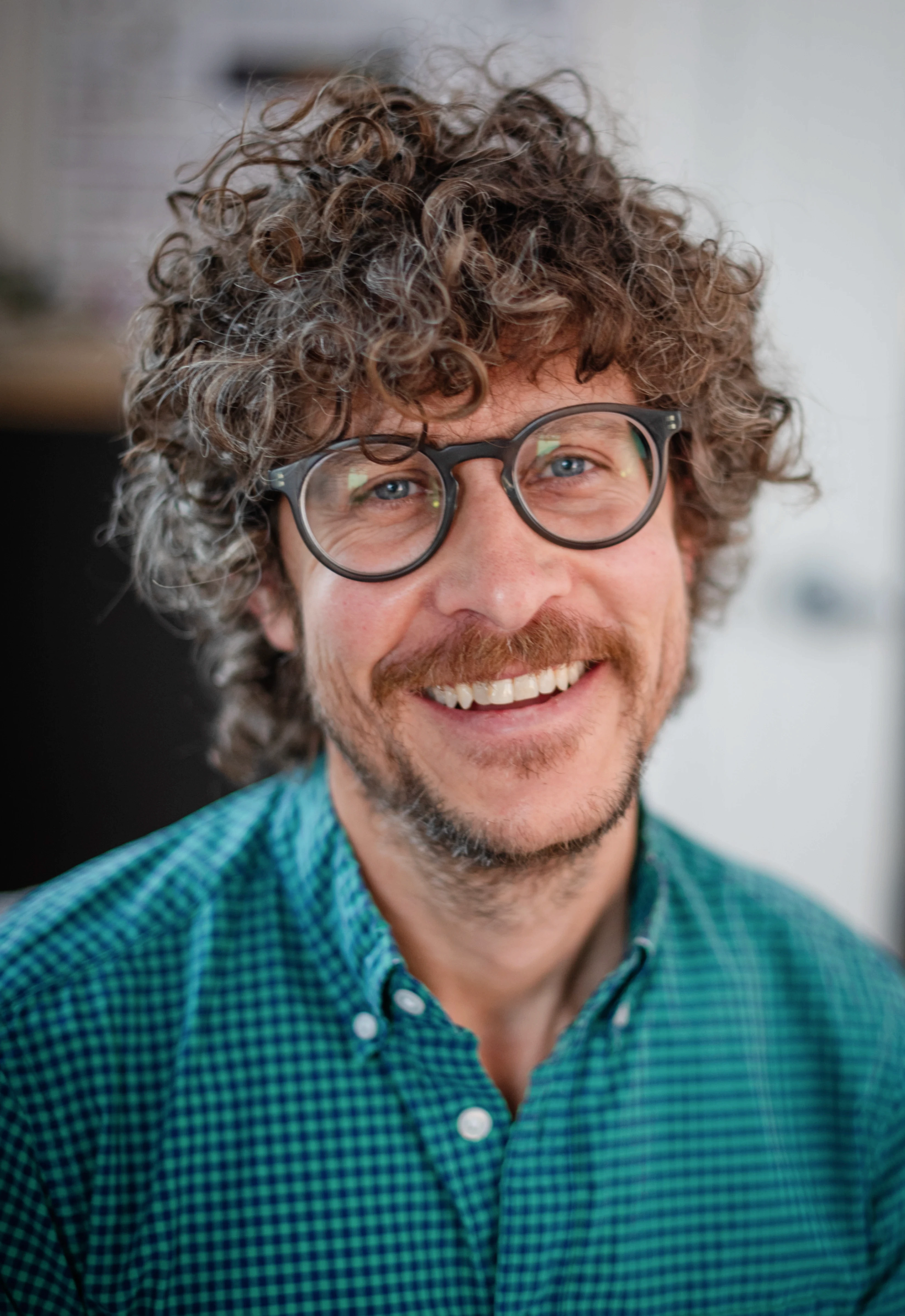 Paul Schneider headshot