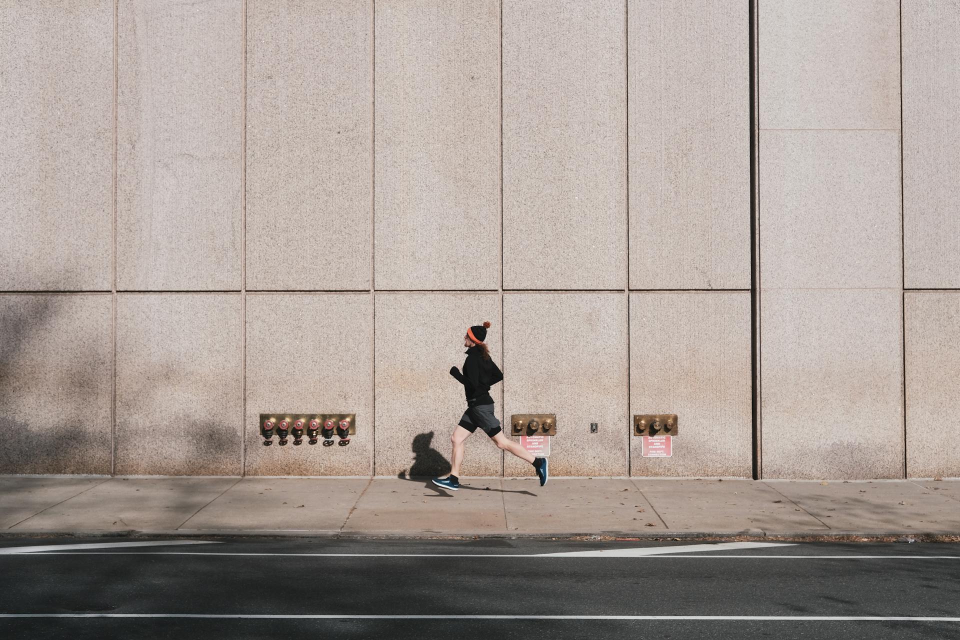 a women doing exercise at a gym