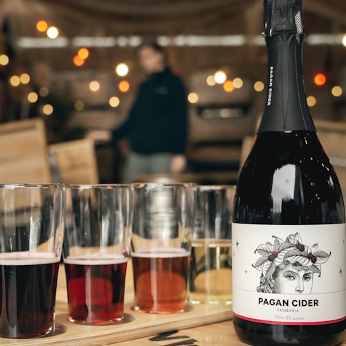 在Pagan Cider酒窖享用苹果酒和午餐