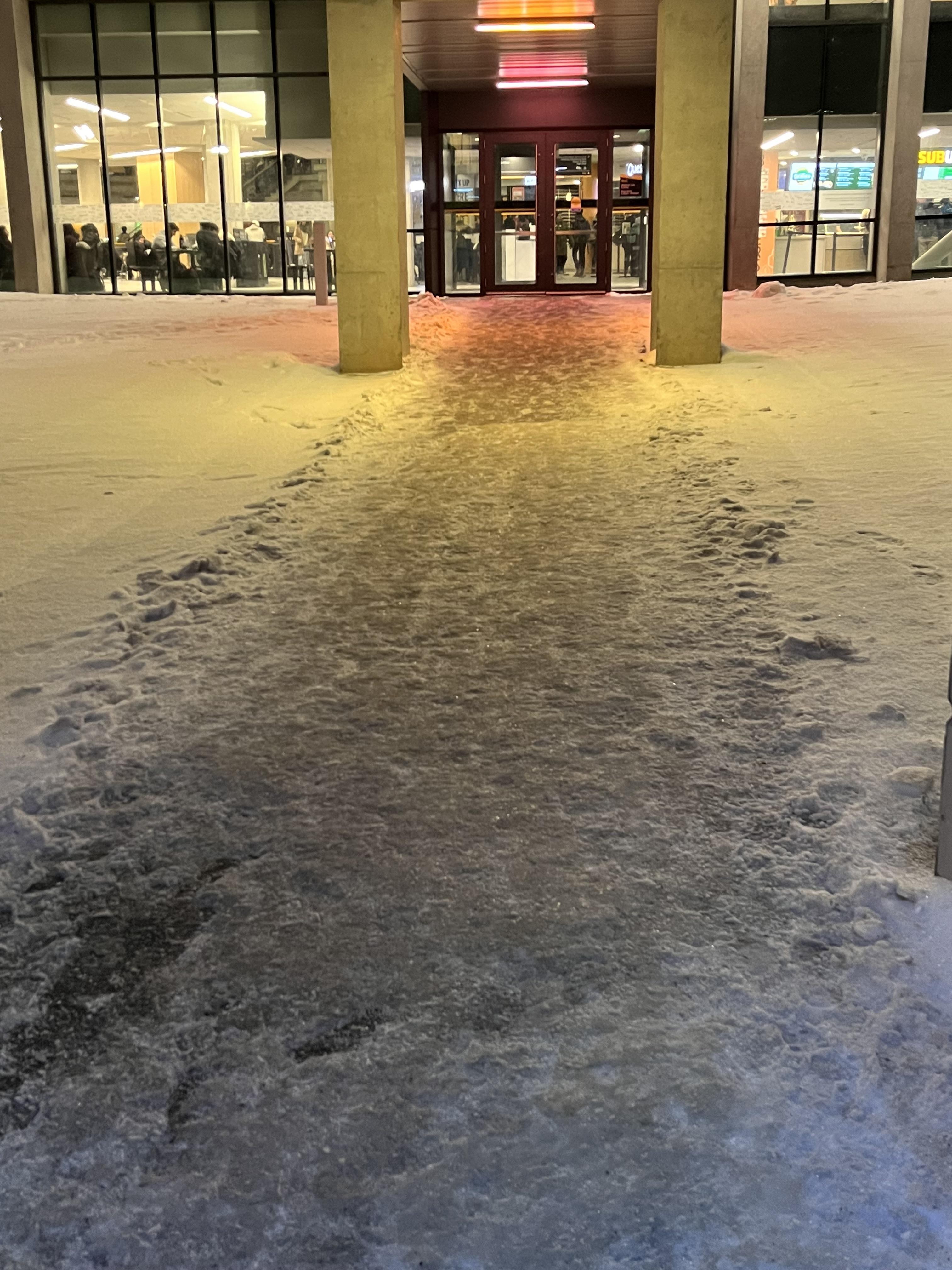 A picture taken by reddit user u/dddndj describing dangoures campus walking conditions in the winter