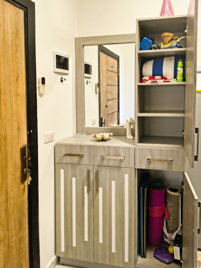 black and white wooden table and chairs