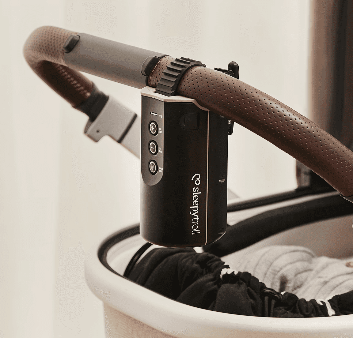 Der Kinderwagenschaukler Sleepytroll bewegt Kinderwagen für dich