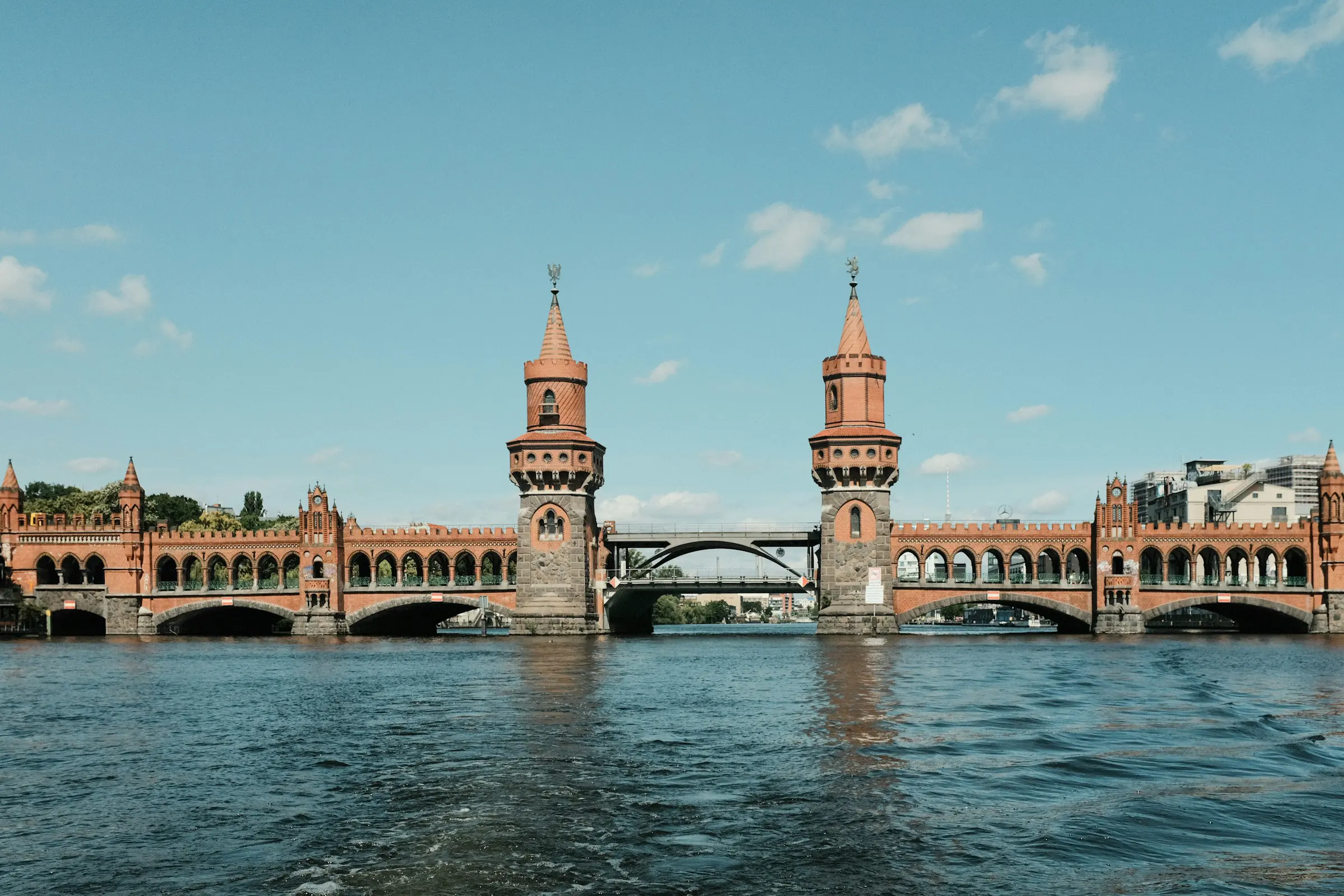 Berlin-Friedrichshain, Oberbaumbrücke über die Spree