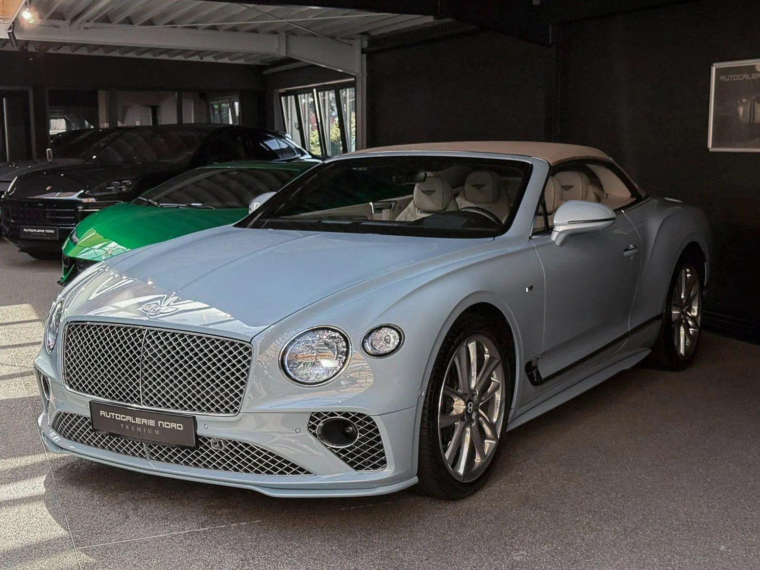 Bentley Continental GTC Mulliner — Bild 1