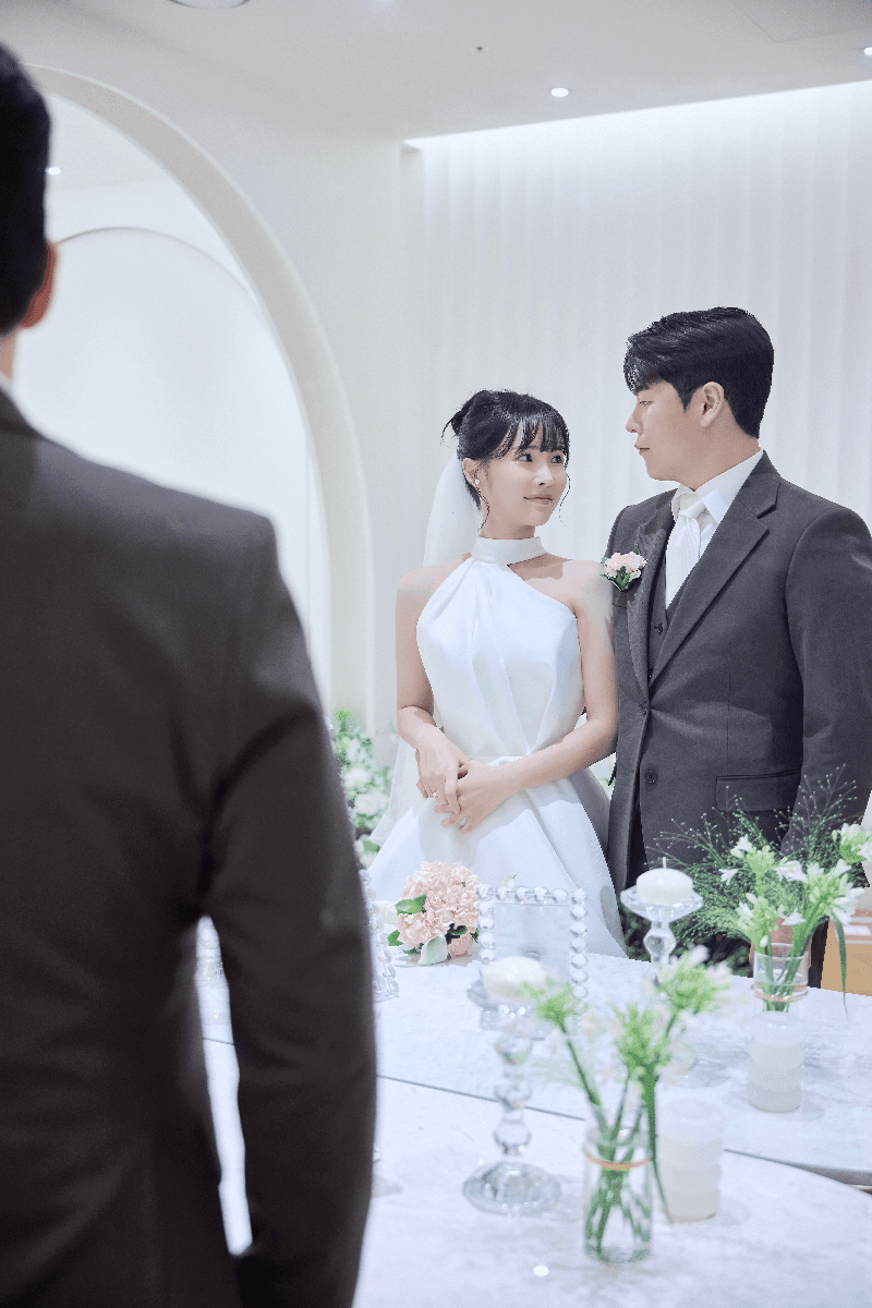 세인트메리엘 본식스냅 촬영 후기 | 디어데이스냅이 담아낸 강남역 초역세권 어두운 웨딩홀의 감성