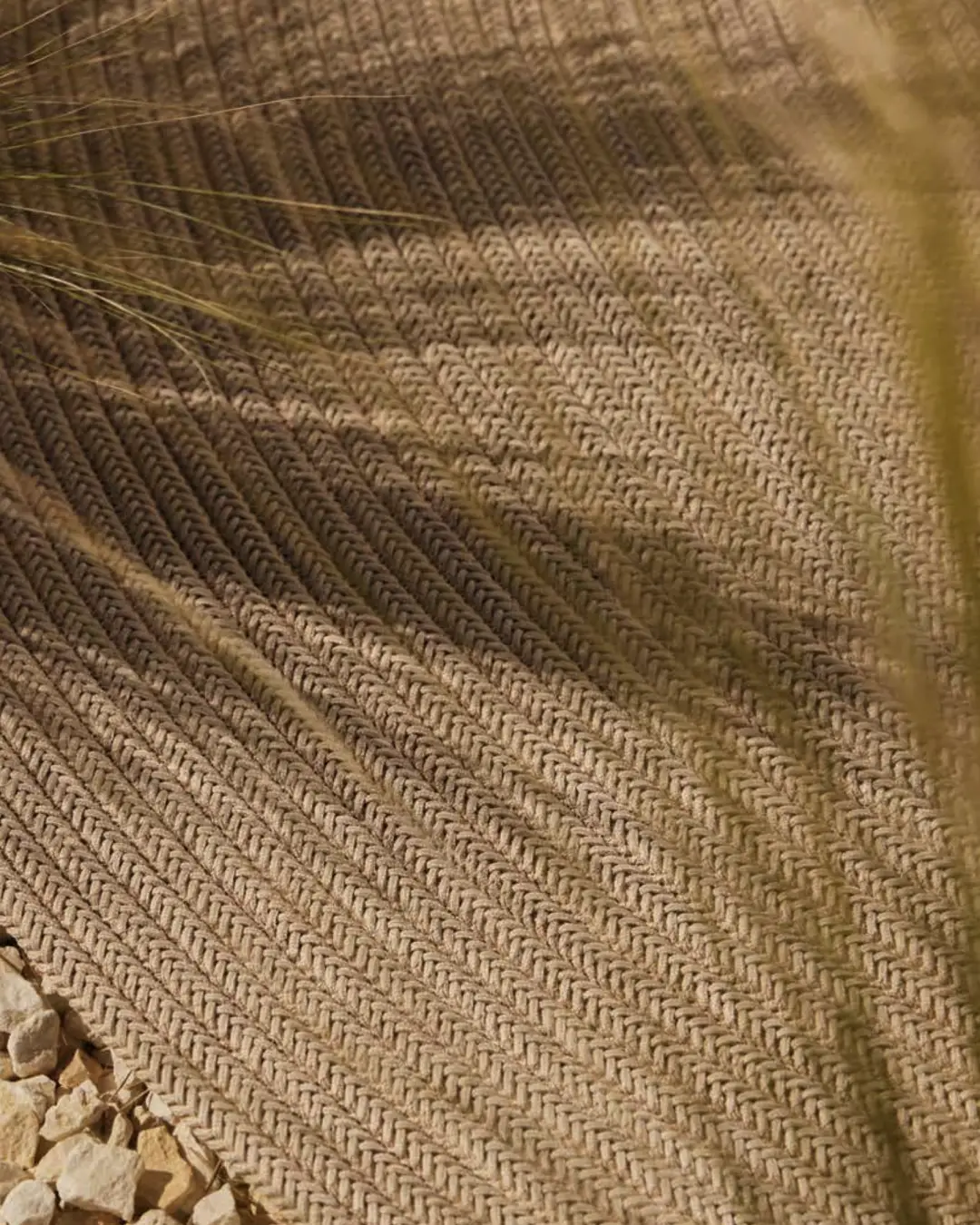 Detalle de alfombra de exterior Curve Out de Naturtex | ábc concept