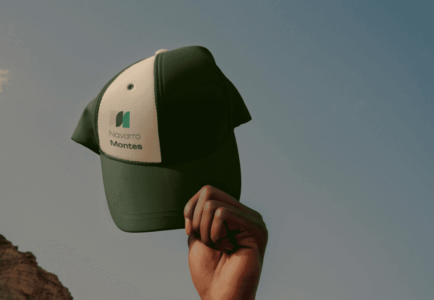 Logotipo formado por las palabras weuta en blanco sobre fondo naranja corporativo.