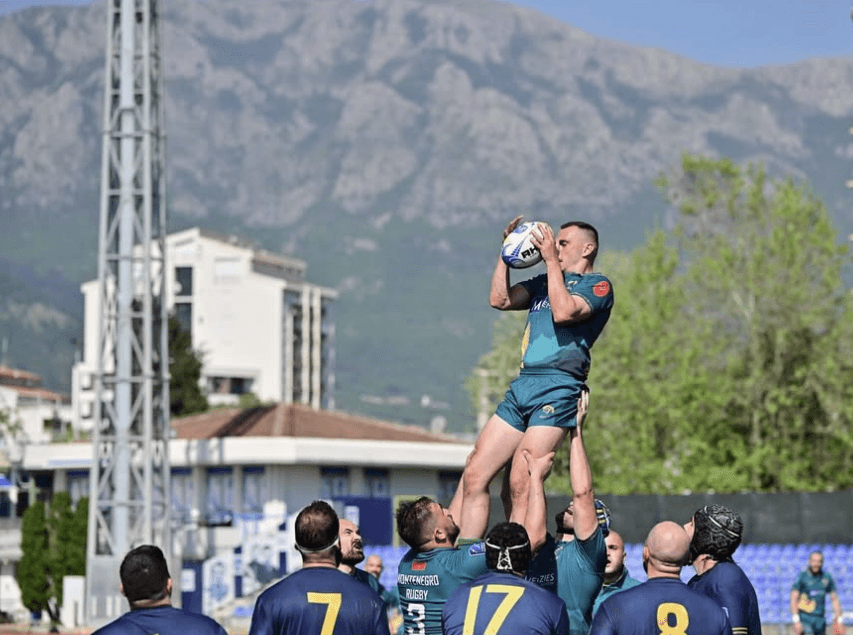 photo of lineout