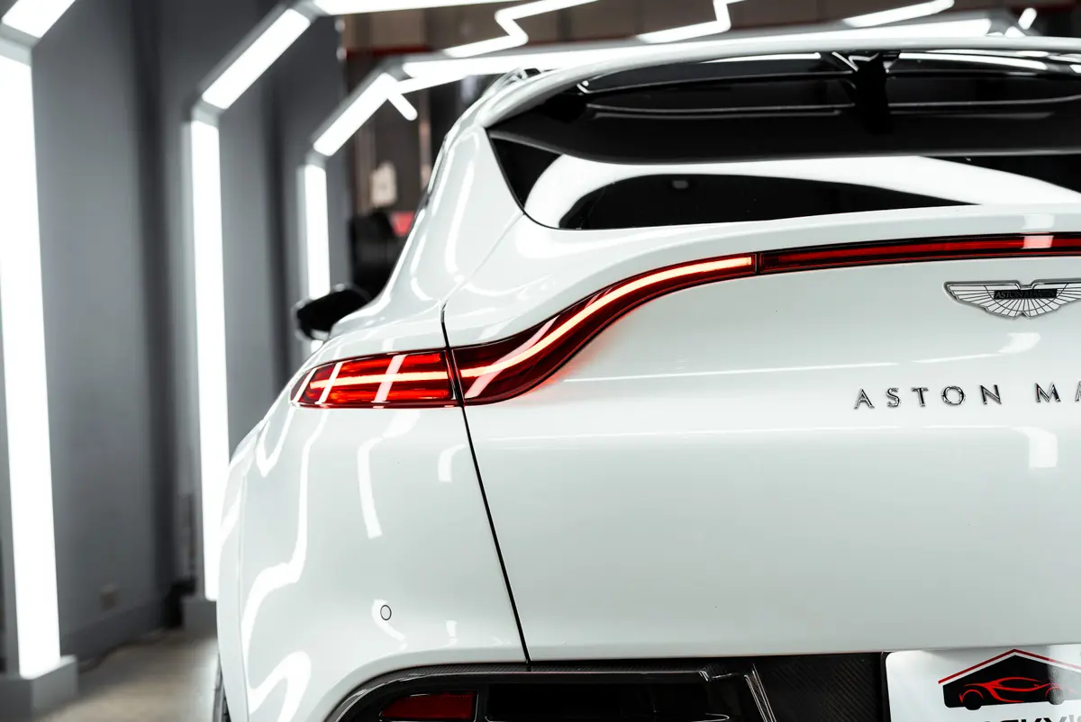 2021 Aston Martin DBX photo 13