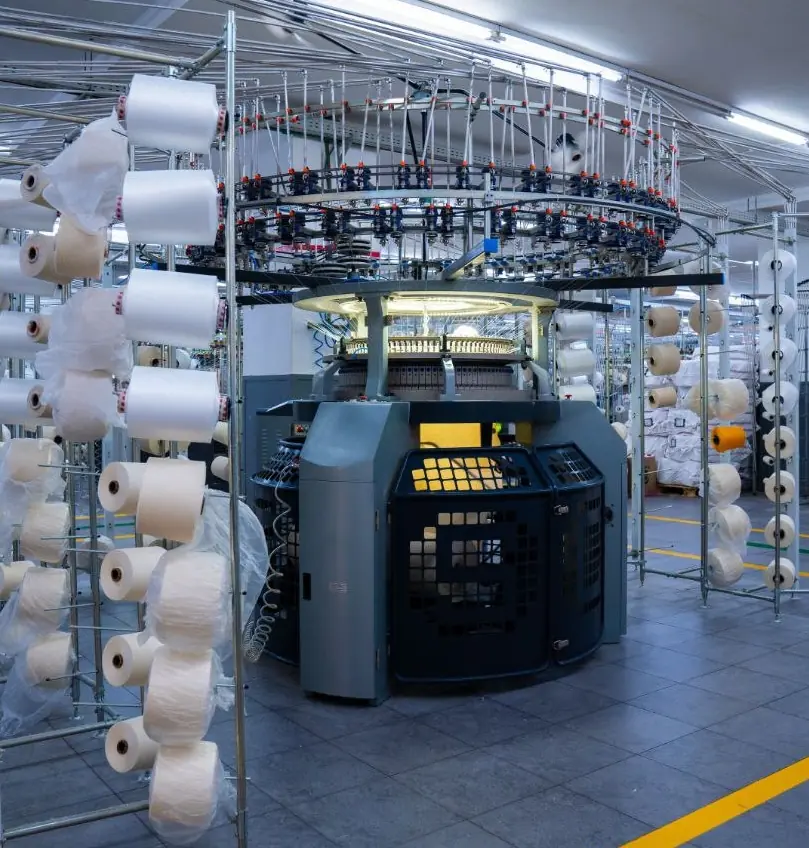 Industrial knitting machine, yarn.