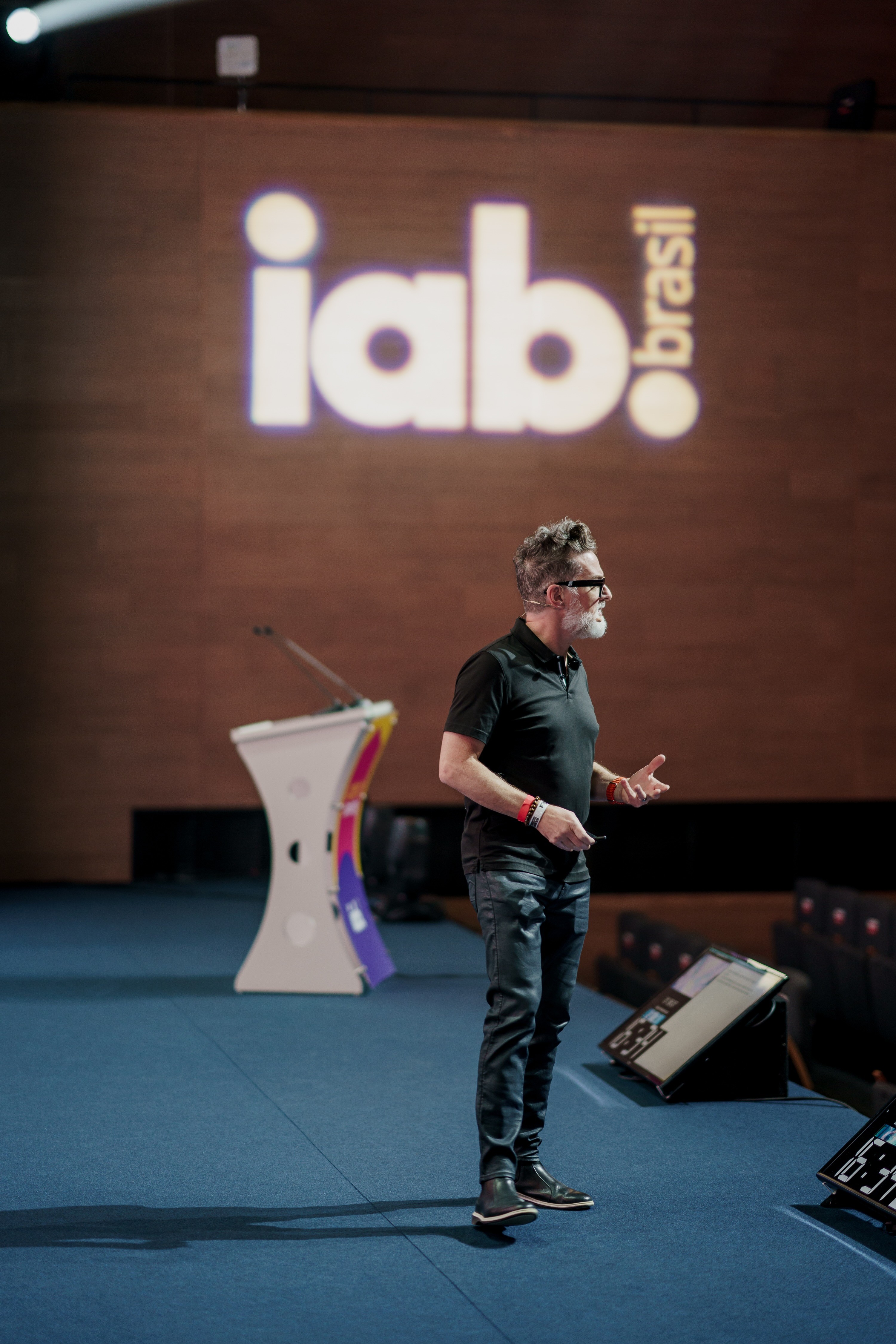 Image of Neil Speaking