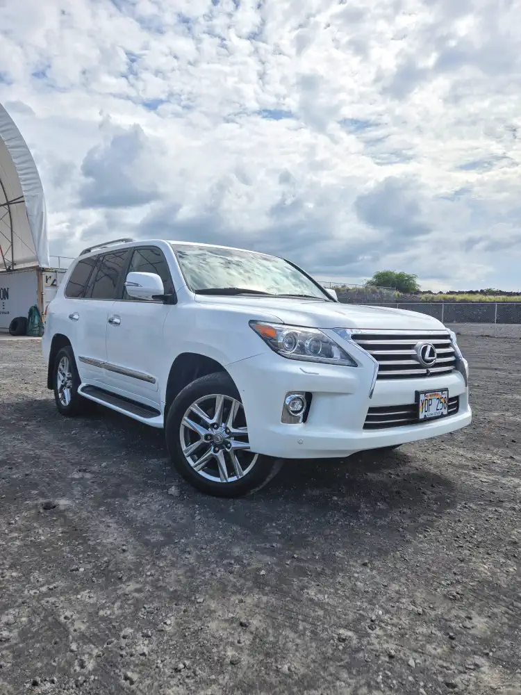 White Lexus LX570 for rent in Kona Big Island Hawaii