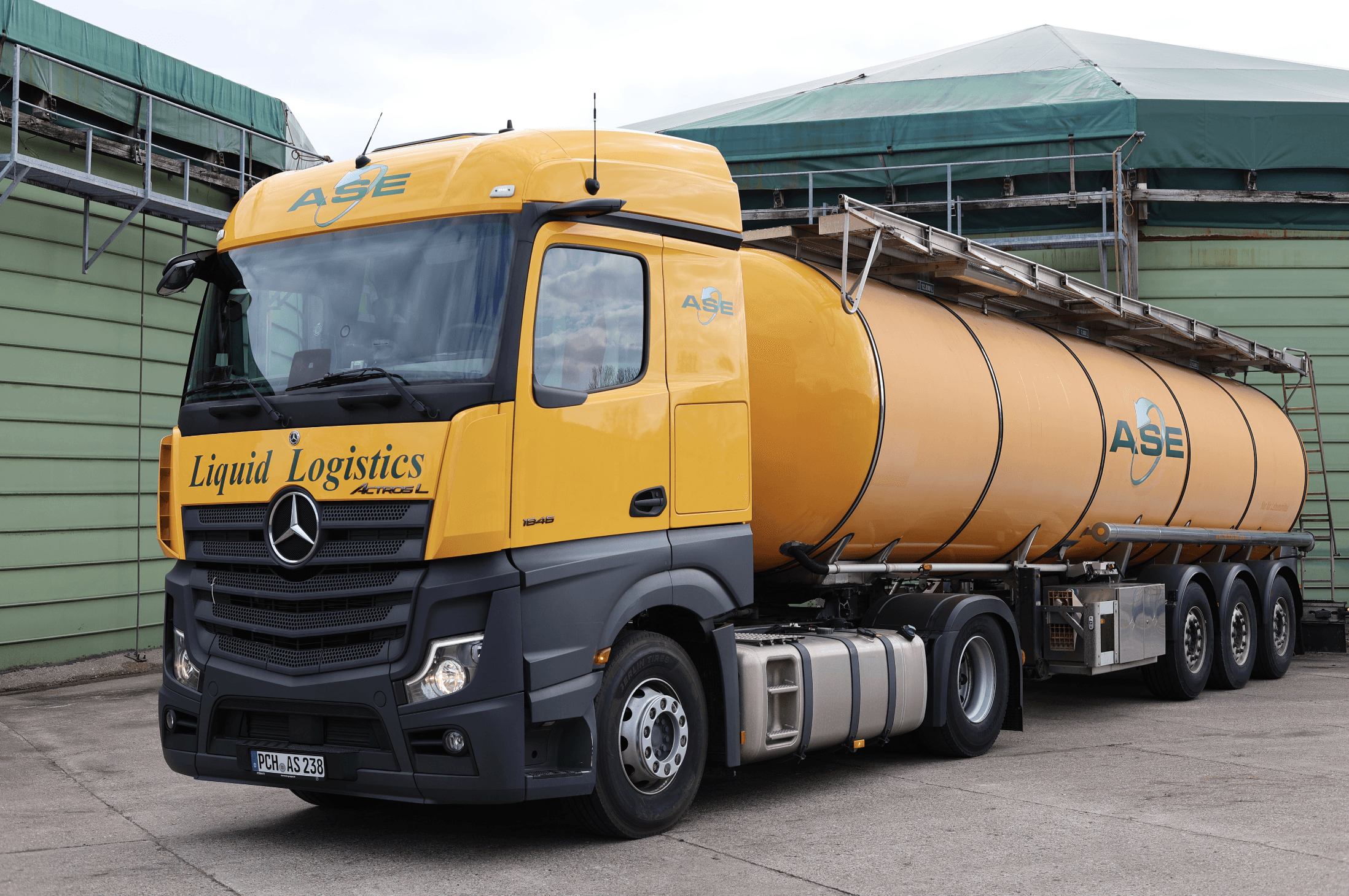 LKW der ASE Gruppe
