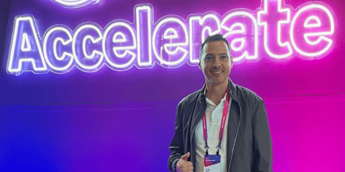 Luis Micheo at an Amazon event, showcasing his entrepreneurial journey and passion for ecommerce education.