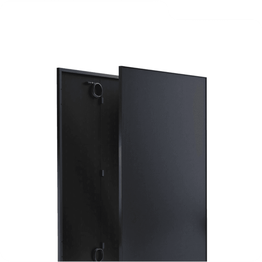 Photovoltaik Module freigestellt in Schwarz von Vorne und von der Rückseite.