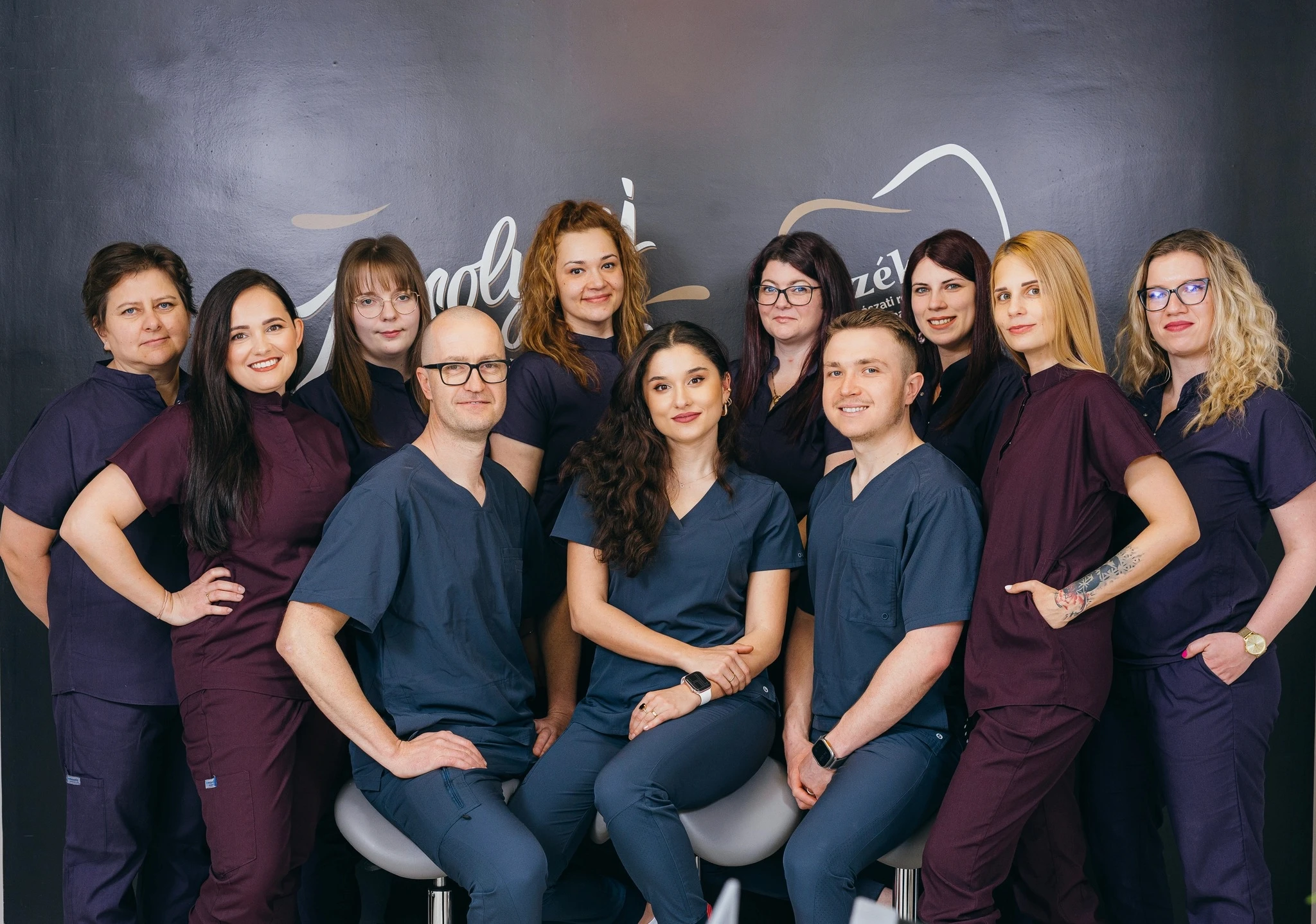 A SzékelyDental csapata csoportképen a 20 éves jubileum alkalmából Gyergyószentmiklóson.