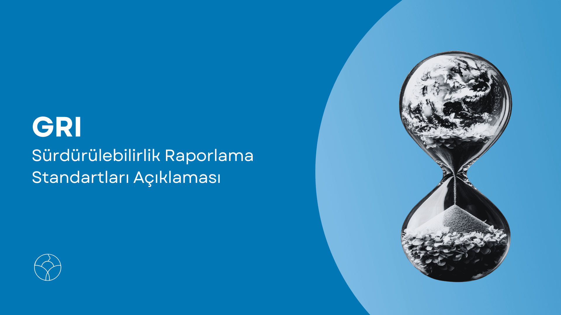 Mavi tonlarda bir arka plan üzerinde, kum saatine benzeyen bir nesnenin üst haznesinde dünya küresi, alt haznesinde ise doğa, yapraklar, kum ve taneciklerin bulunduğu bir görsel.