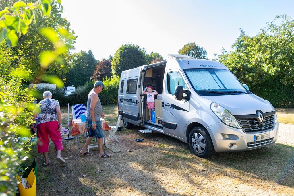 Emplacement avec camping car