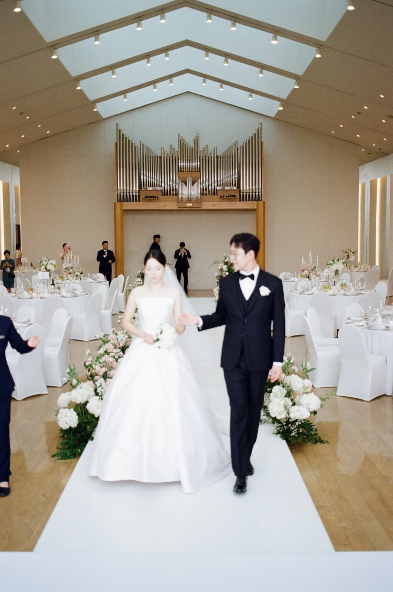 메이필드호텔 본식스냅 촬영 후기 | 디어데이스냅이 담아낸 카라홀 하차씬과 필름 올인원