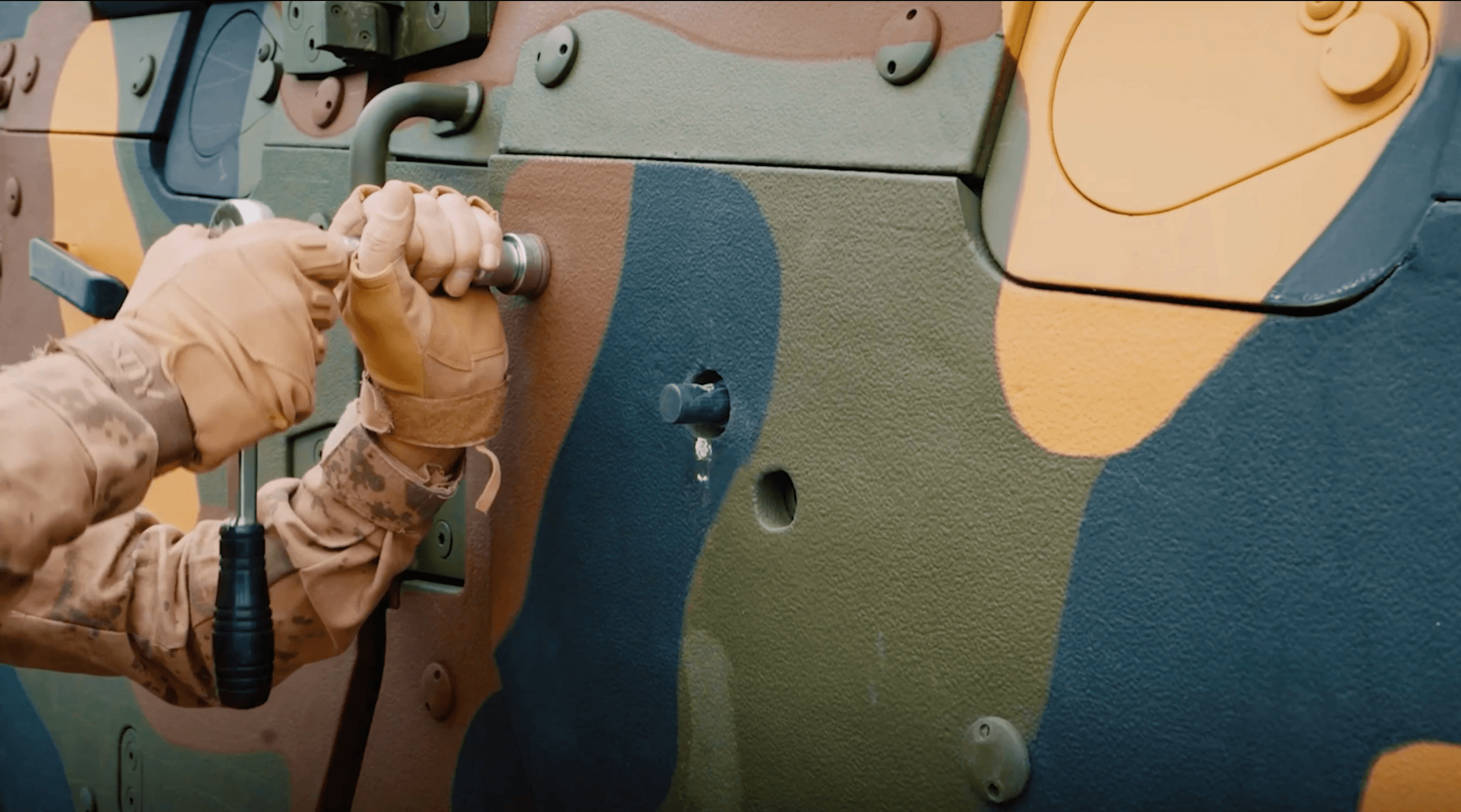 Armored Land Vehicle fixed by Soldier
