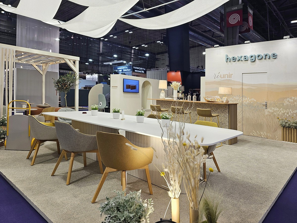 Stand salon hexagone bureau