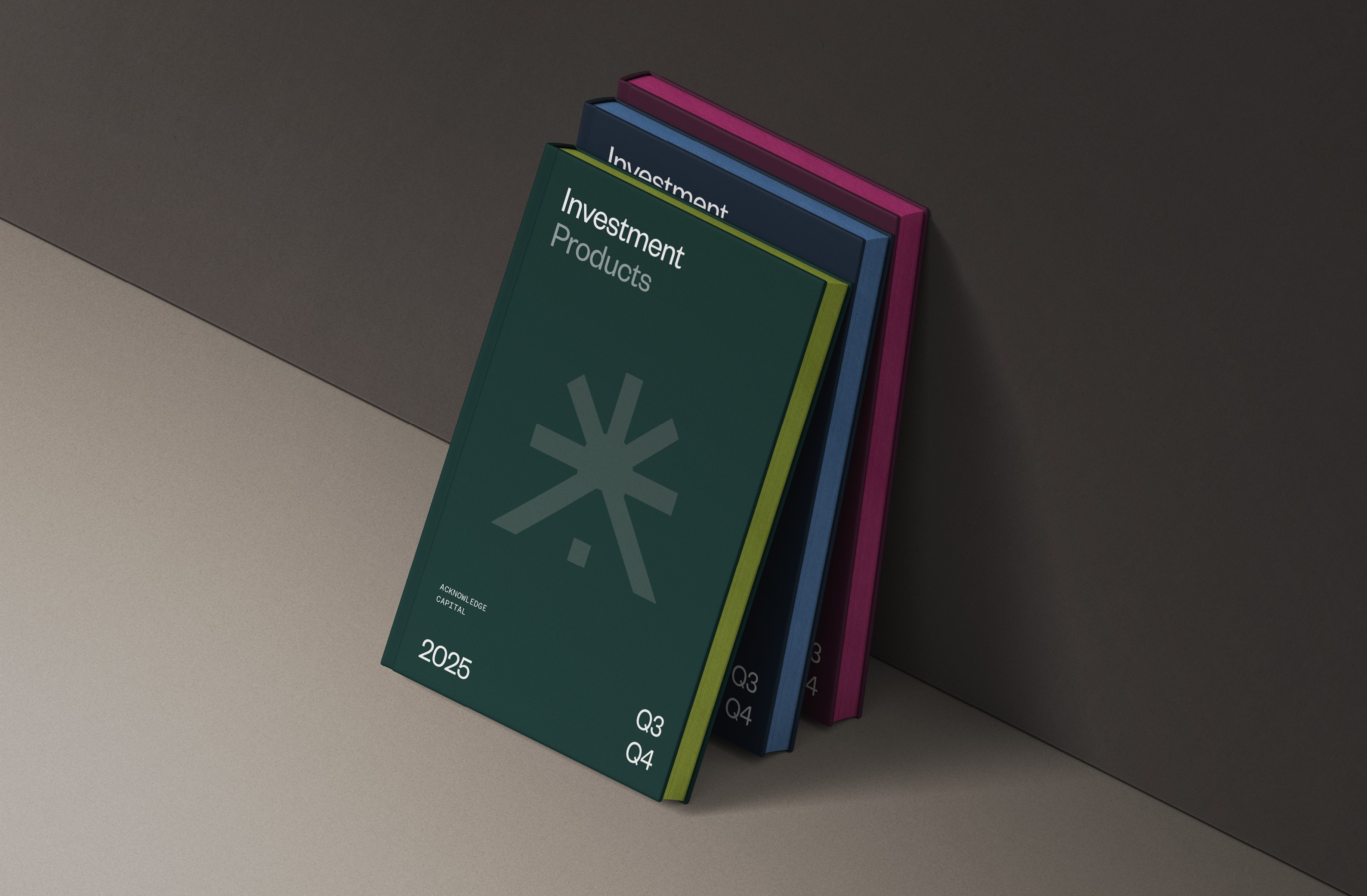 A person standing next to a large digital display advertising "Immobilienverkauf neu definiert" with an architectural image, promoting Evernest.com.