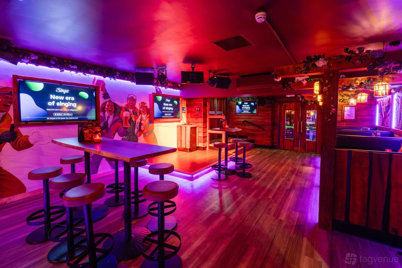 Karaoke room Barbara's