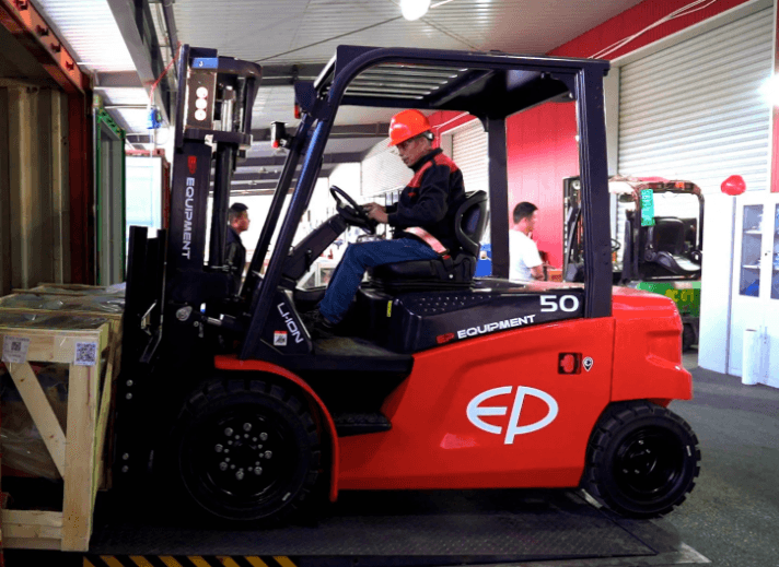 long-time hire solutions of forklift truck from stacatruc