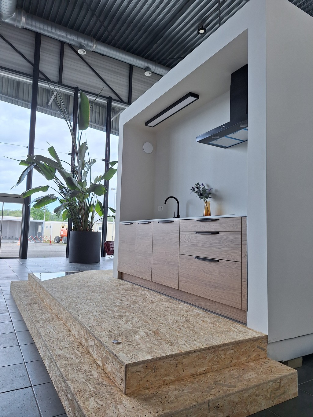 De BOX met ingebouwde keuken.