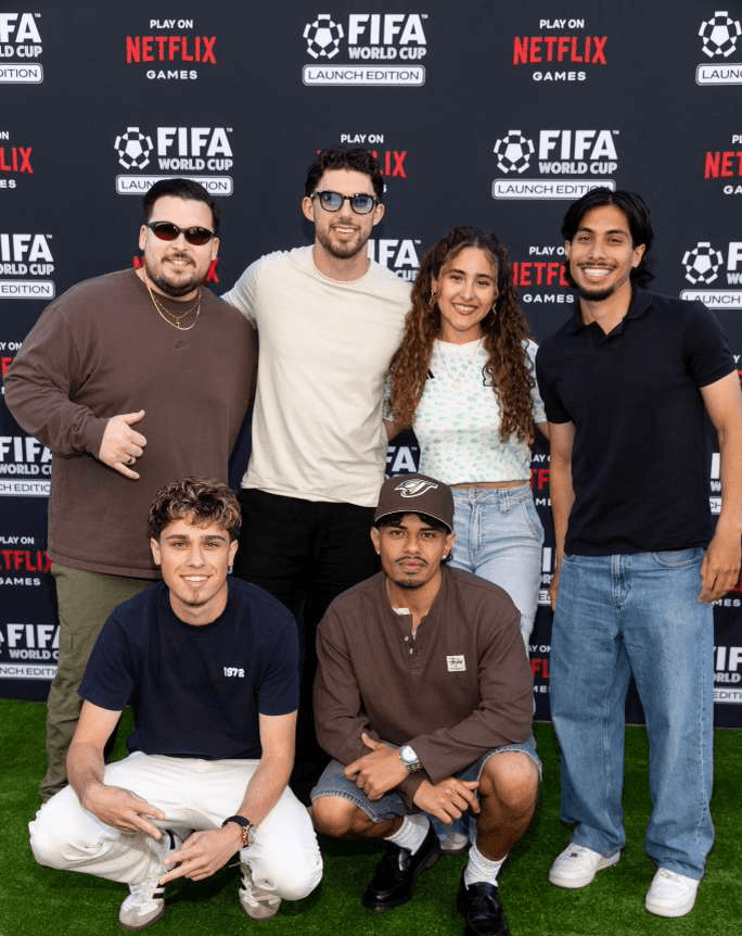 The gaming couch with FIFA with the Global football creator agency