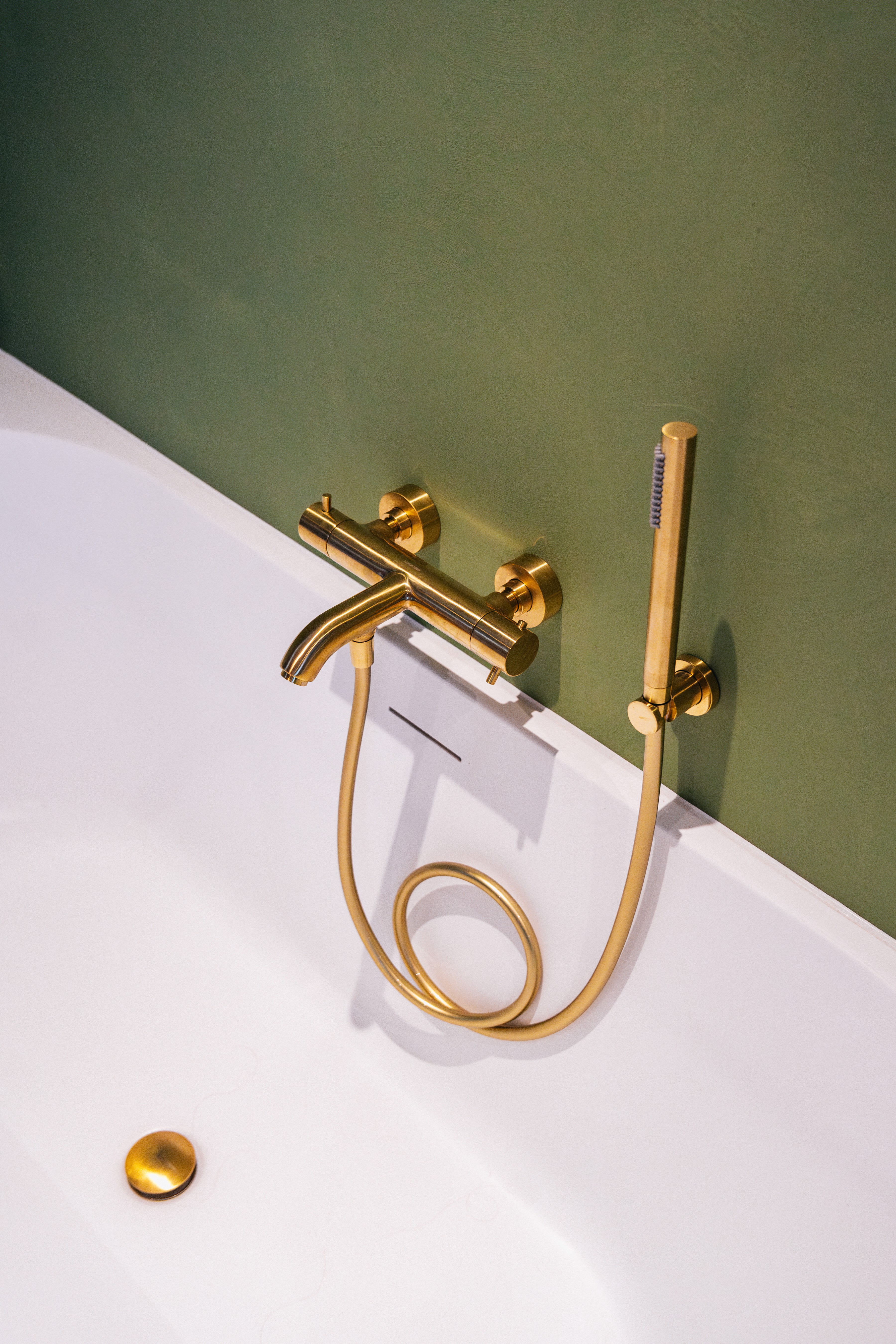 gouden badkraan in woning gebouwd door hubley voor klant Nette De Mol