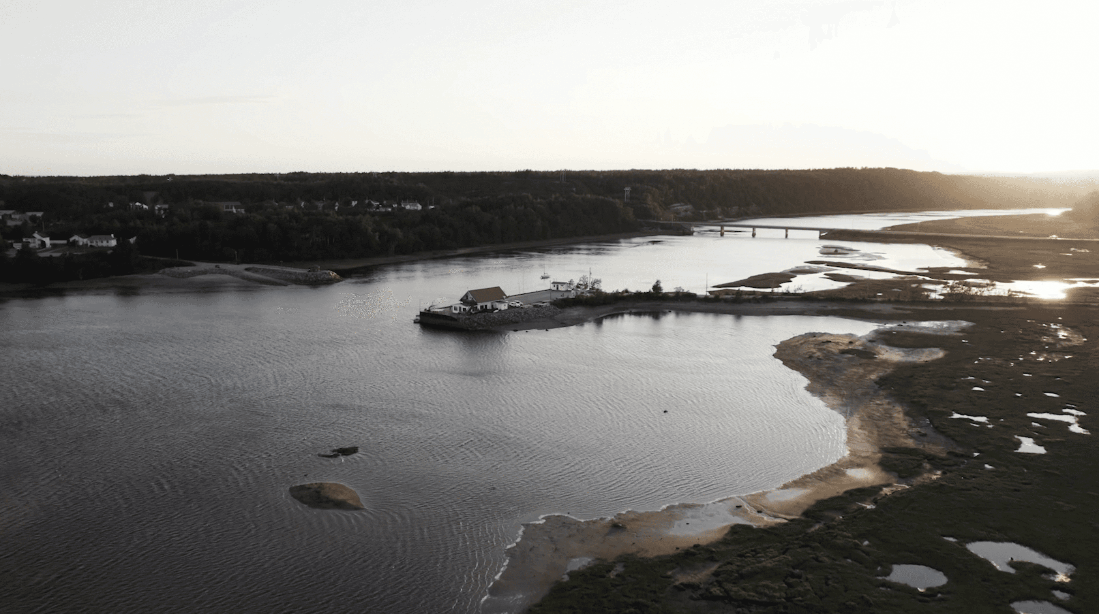 raphael-vezina-cooking-at-restaurant