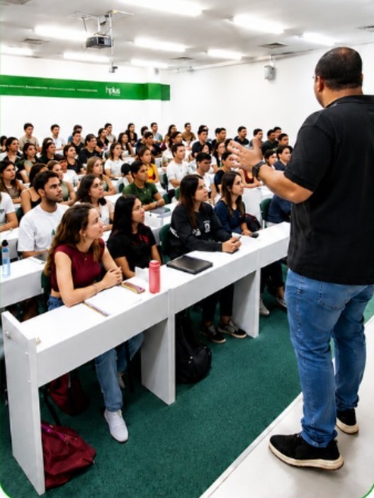 Alunos em aula no Hplus
