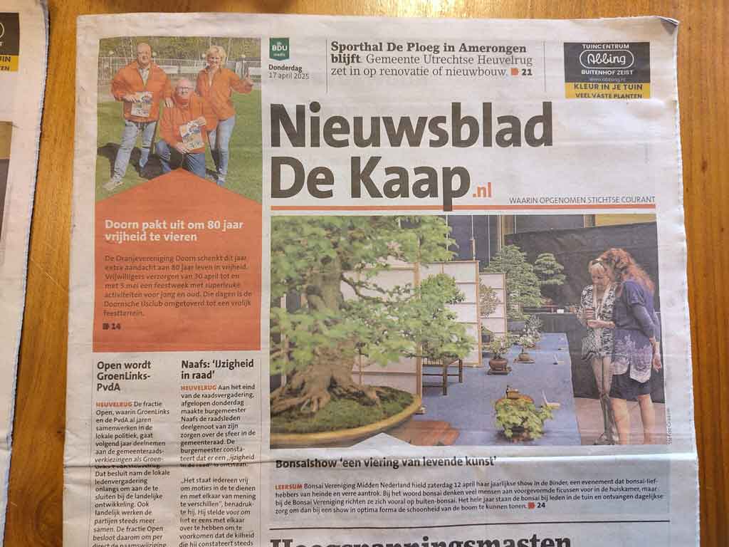 Foto van bonsai evenement in de krant