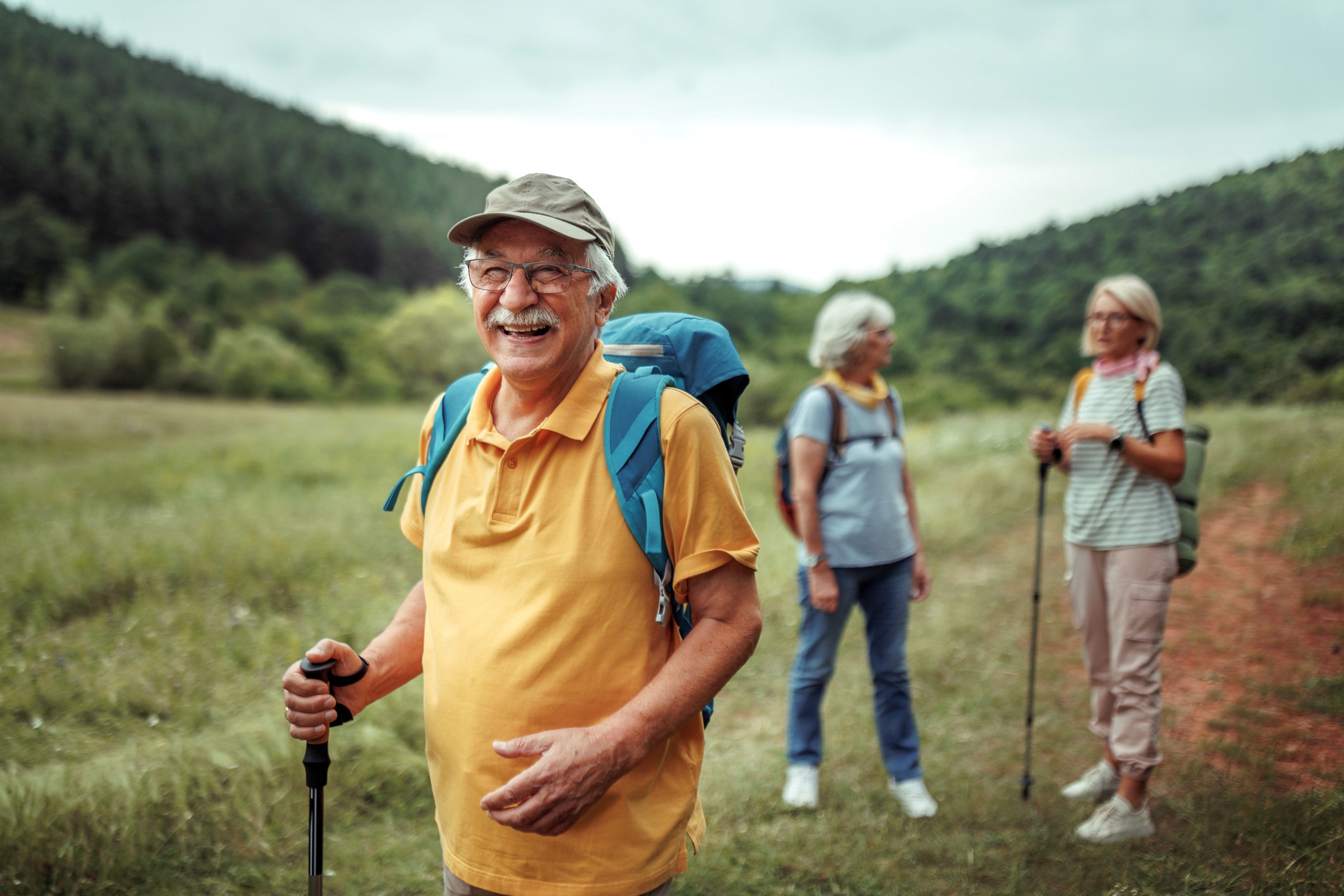 Gruppe von Senioren wandert