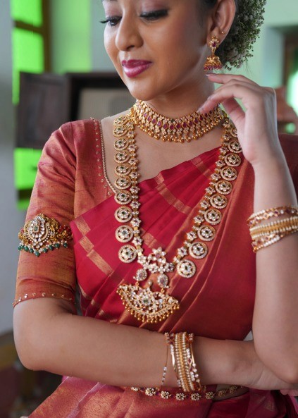 Woman wearing a Necklace