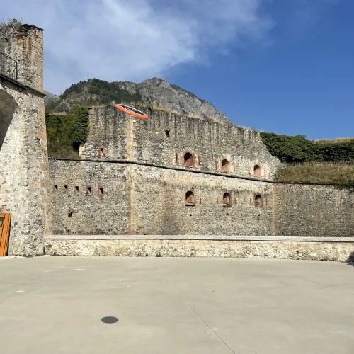 forte di Vinadio un frisbee vola solitario