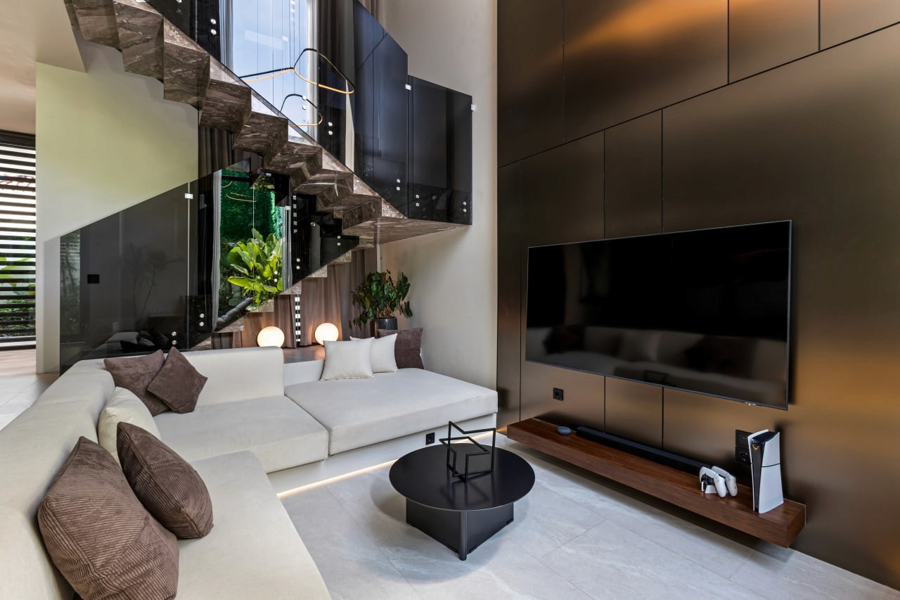 2-bedroom designer villa with 7-meter ceilings in Canggu