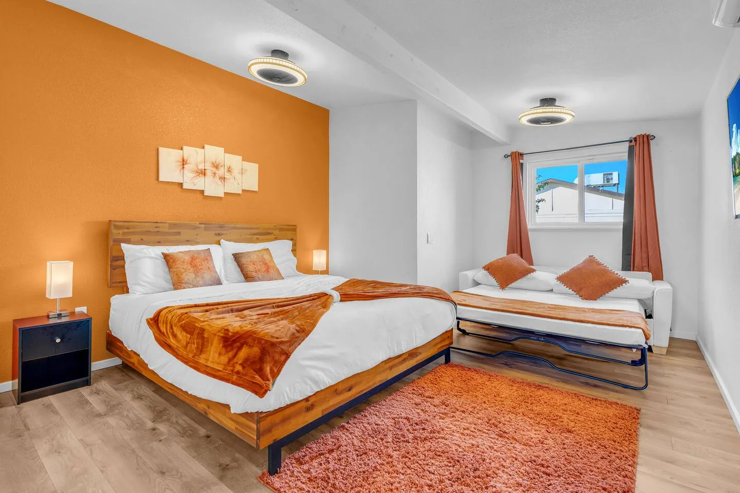 King bedroom with a sofa bed, Retreat Haven in North Las Vegas