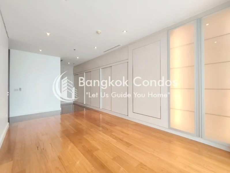 The Lakes 4 Bedroom Park View Pet-Friendly Condo 3