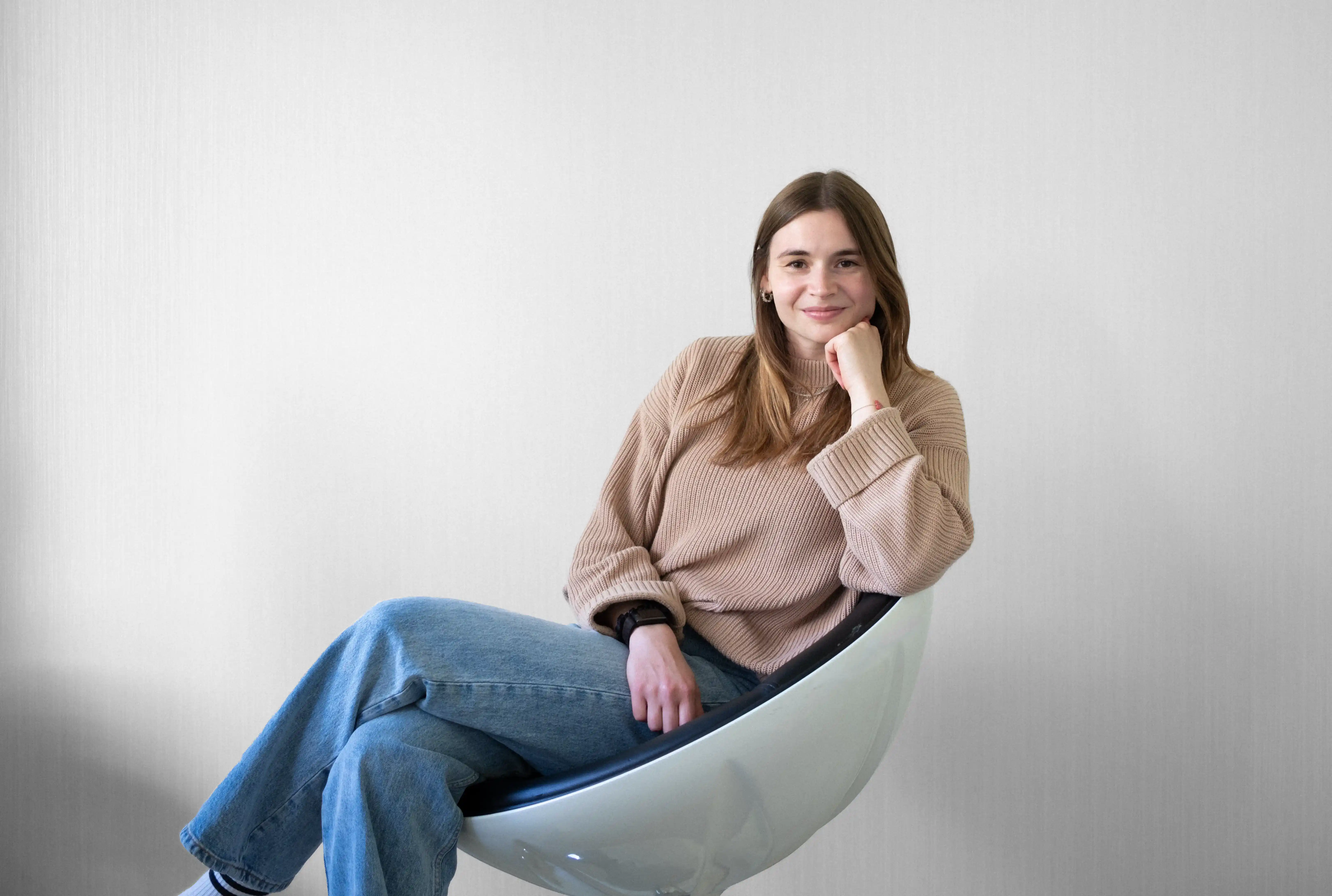 2412 Studio Jolina
