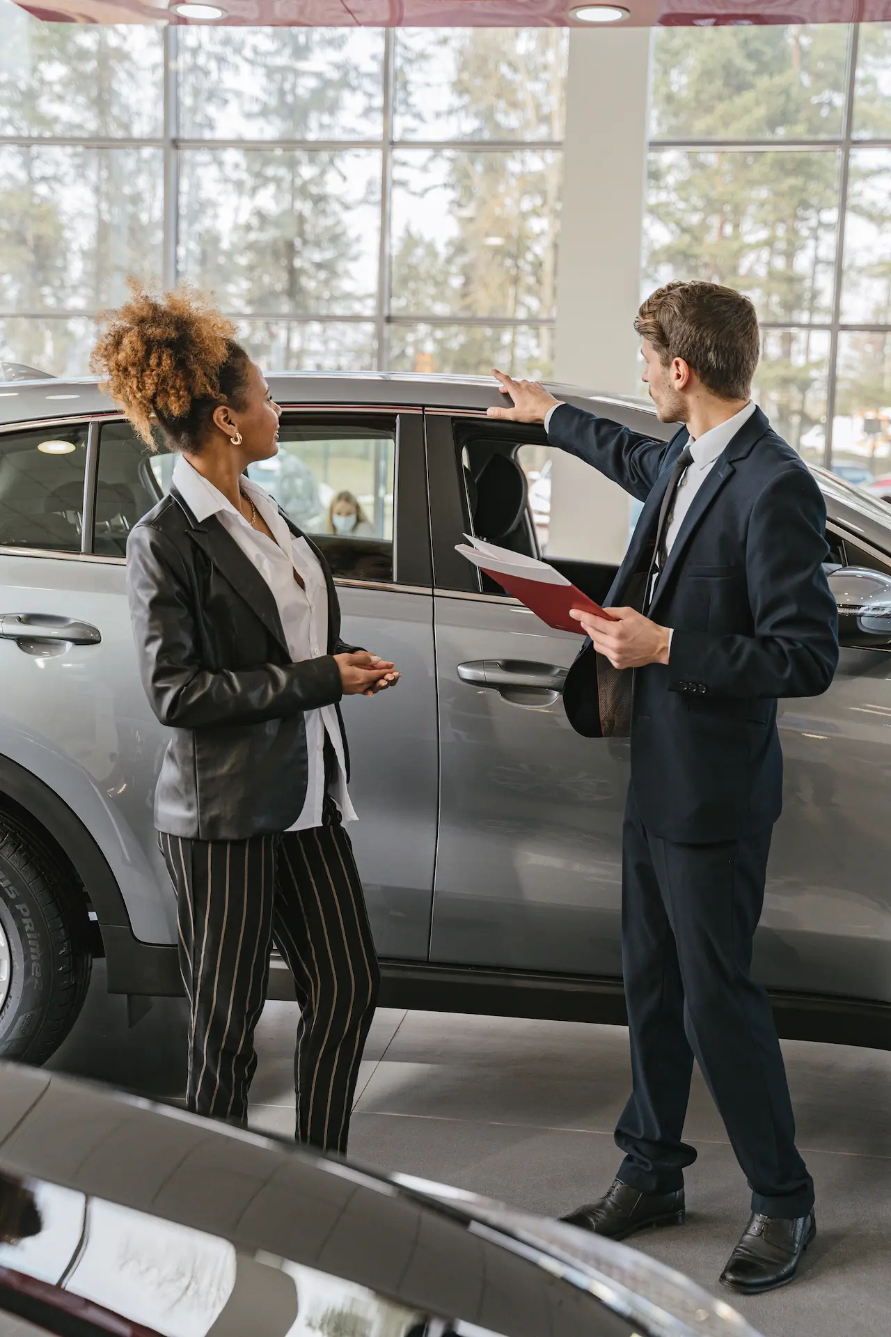 Une personne qui effectue une vente